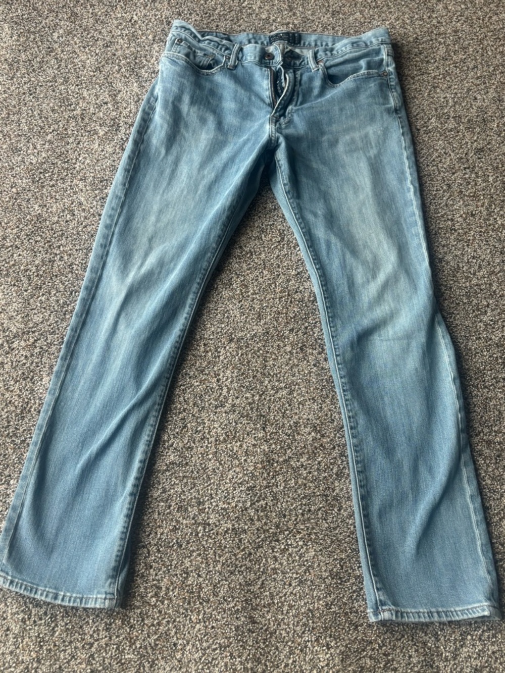 Lucky Brand women’s light wash straight leg athletic 410 fit denim jeans  33